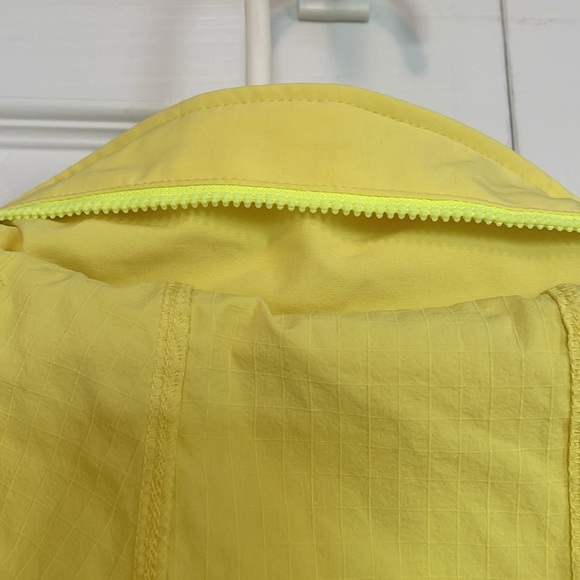 Women’s SP T by Talbots zip up hooded jacket windbreaker Bright Yellow pockets - Picture 8 of 12